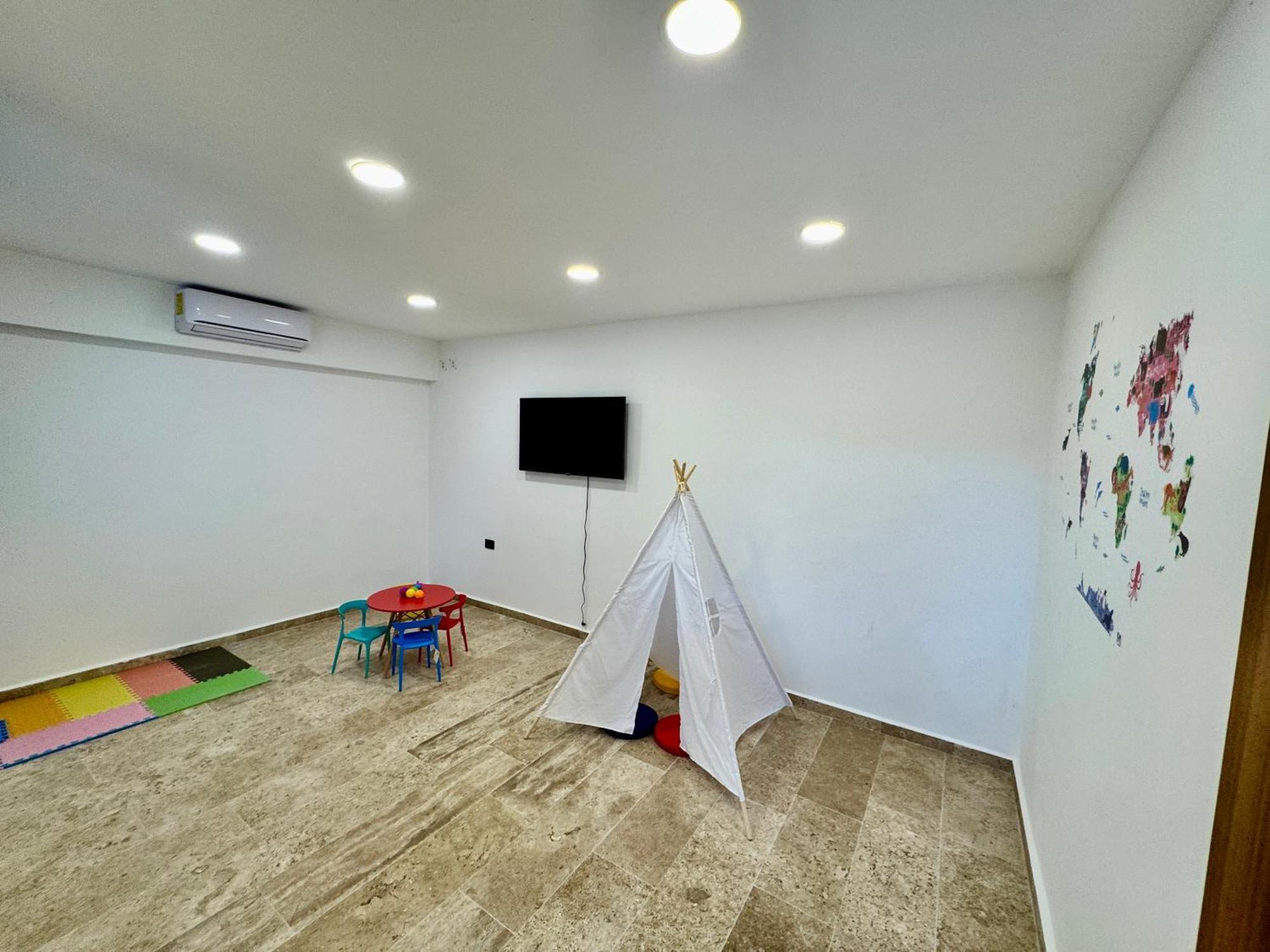 Chic 2br Condo, Private Jacuzzi And 2 Free Bikes Appartement
